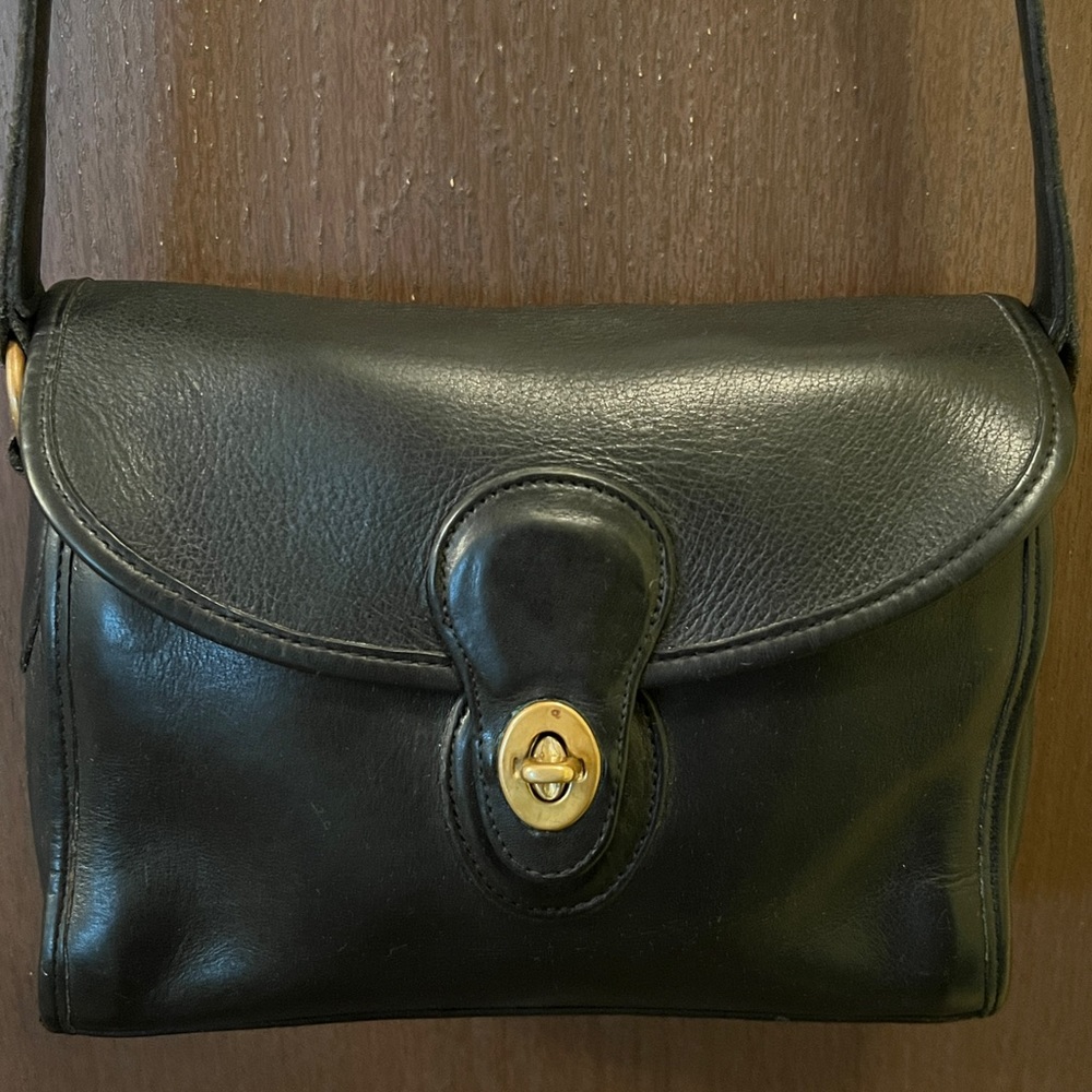 Coach Devon Shoulder Bag - Host Pick🎊🎉